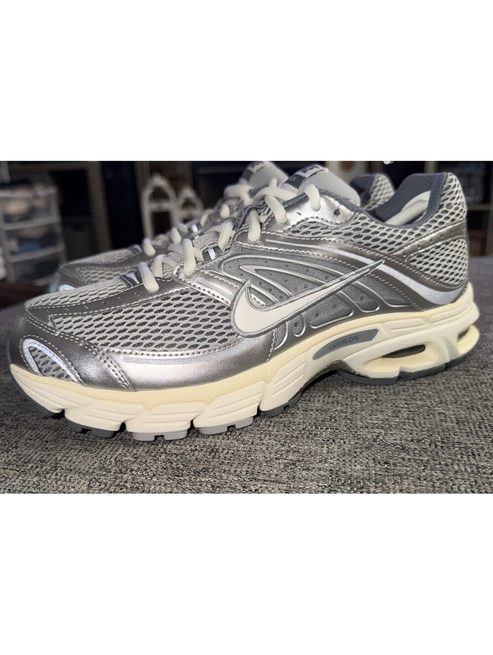 Nike Air Max Moto 2K Men’s 9 Smoke Grey/Sail-Cool grey/Coconut IQ7592-077 New